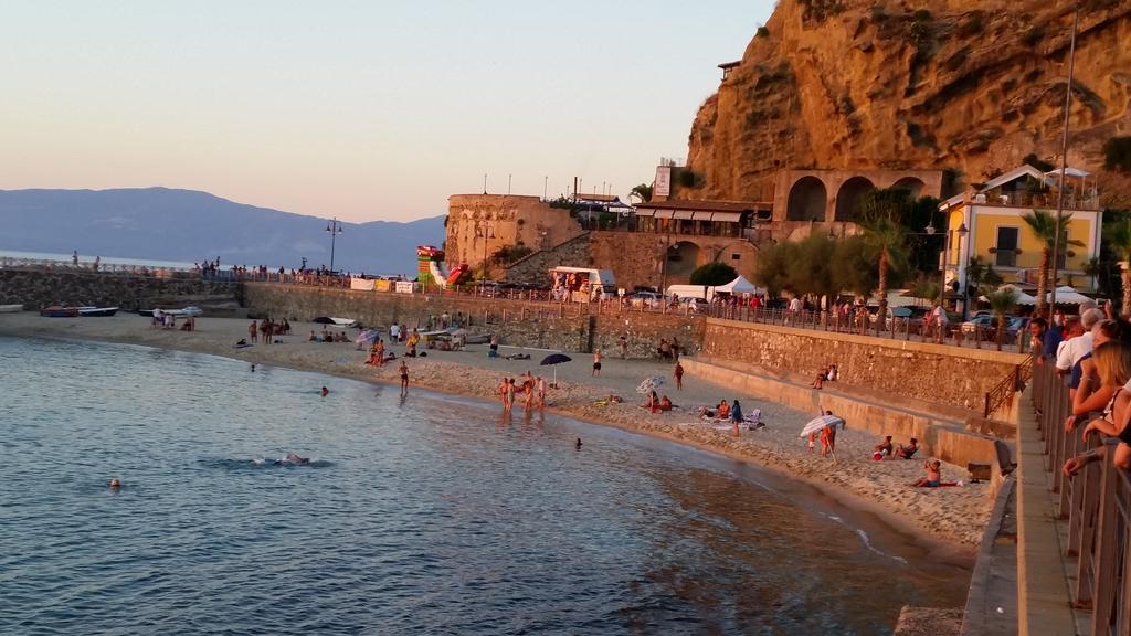 Le Ville Di Porto Ada Піццо Екстер'єр фото
